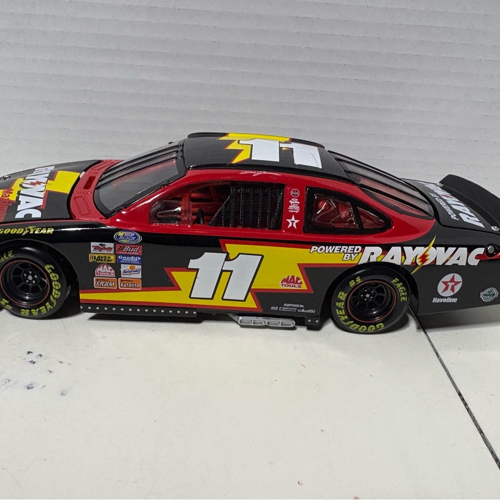Dale Jarrett NASCAR 1:24 Scale Stock Car.